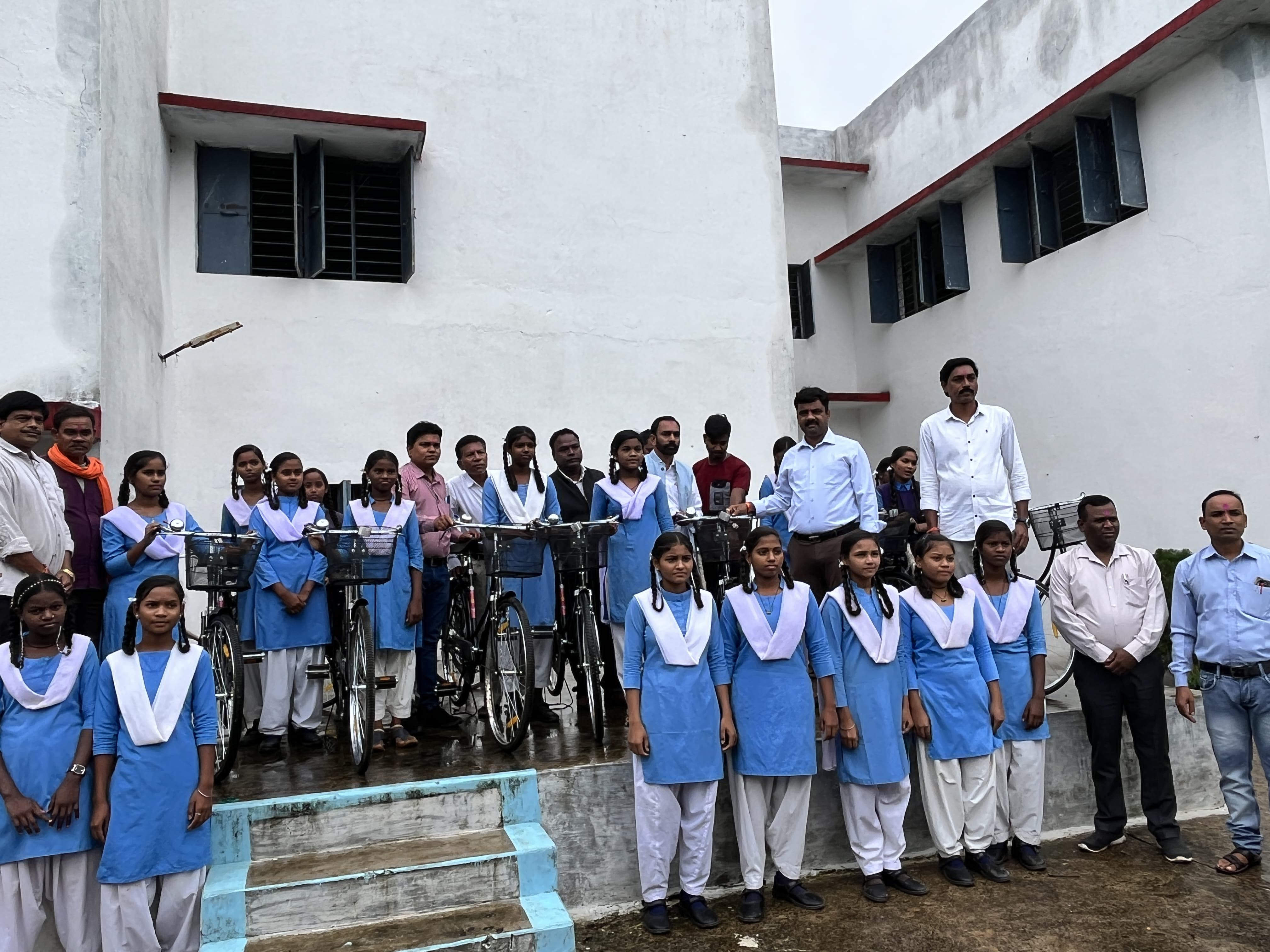भाजपा सदैव शिक्षा और सामाजिक  न्याय के लिए प्रतिबद्ध -येतराम  चुरकी शाला प्रवेश उत्सव-  सायकल वितरण समारोह