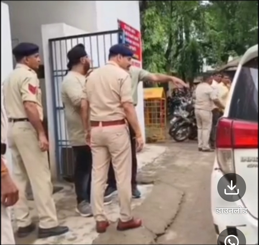 आधी रात के बाद पुलिस ने मारा छापा, 26 जुआरी पकड़ाए