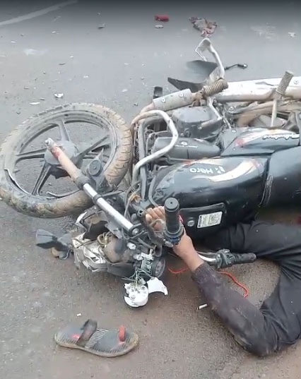 वाहन ने बाइक को मारी  टक्कर, युवक की मौत
