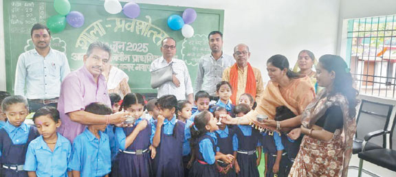 आदर्श शासकीय प्राथमिक शाला में शाला प्रवेशोत्सव