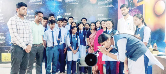 अब टेलिस्कोप से देख सकेंगे तारों की दुनिया अब टेलिस्कोप से देख सकेंगे तारों की दुनिया