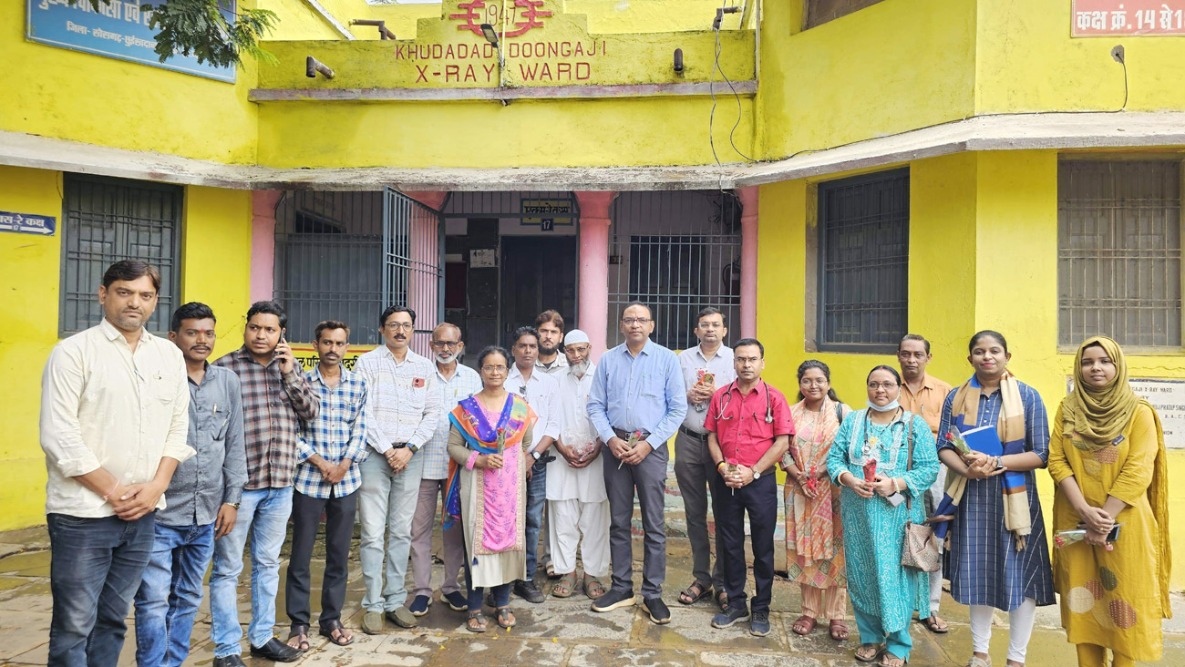 चिकित्सकों का किया सम्मान चिकित्सकों का किया सम्मान