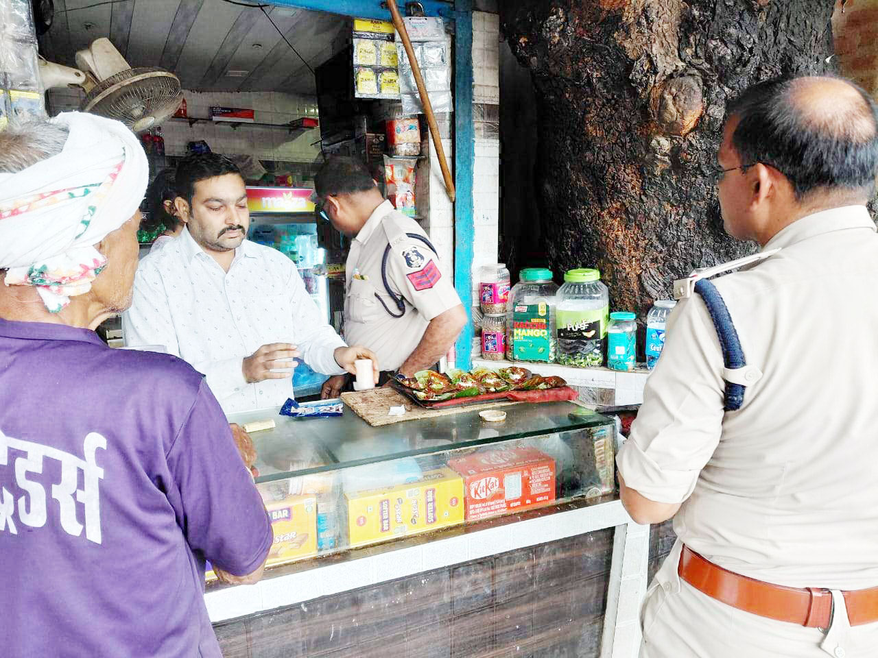 18 पान ठेलों के विरूद्ध कार्रवाई