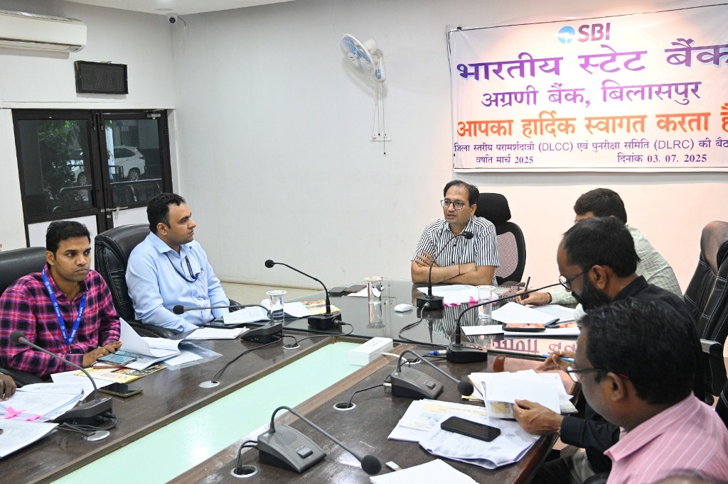बैंकों ने सब्सिडी तो ले ली, लेकिन गरीबों को लोन नहीं दिया,कलेक्टर ने दी कानूनी कार्रवाई की चेतावनी बैंकों ने सब्सिडी तो ले ली, लेकिन गरीबों को लोन नहीं दिया,कलेक्टर ने दी कानूनी कार्रवाई की चेतावनी