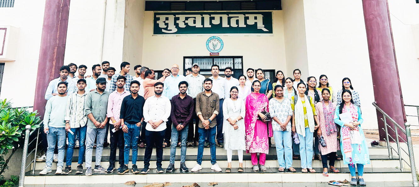 कृषि महाविद्यालय में चतुर्थ वर्ष के विद्यार्थियों को दी विदाई कृषि महाविद्यालय में चतुर्थ वर्ष के विद्यार्थियों को दी विदाई