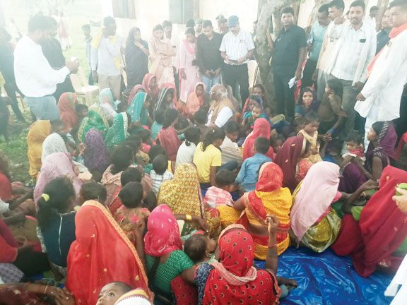 दूरस्थ वनांचल गांव में पहुंचे सरगुजा सांसद, सुनी समस्याएं, समाधान के निर्देश दूरस्थ वनांचल गांव में पहुंचे सरगुजा सांसद, सुनी समस्याएं, समाधान के निर्देश