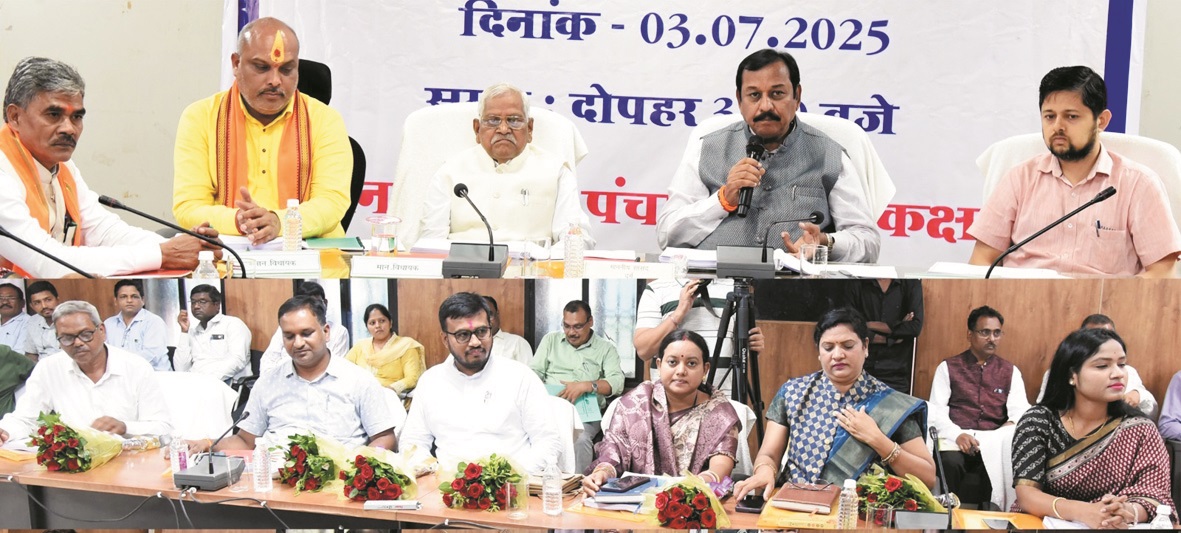सांसद बघेल ने विकास कार्यों में पारदर्शिता-गुणवत्ता के दिए निर्देश सांसद बघेल ने विकास कार्यों में पारदर्शिता-गुणवत्ता के दिए निर्देश