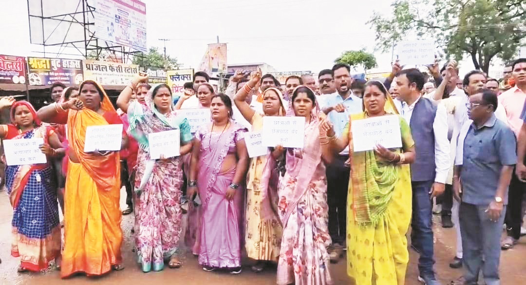छात्रा से छेड़छाड़, स्कूल की मान्यता रद्द, 4 अन्य स्कूलों को नोटिस छात्रा से छेड़छाड़, स्कूल की मान्यता रद्द, 4 अन्य स्कूलों को नोटिस