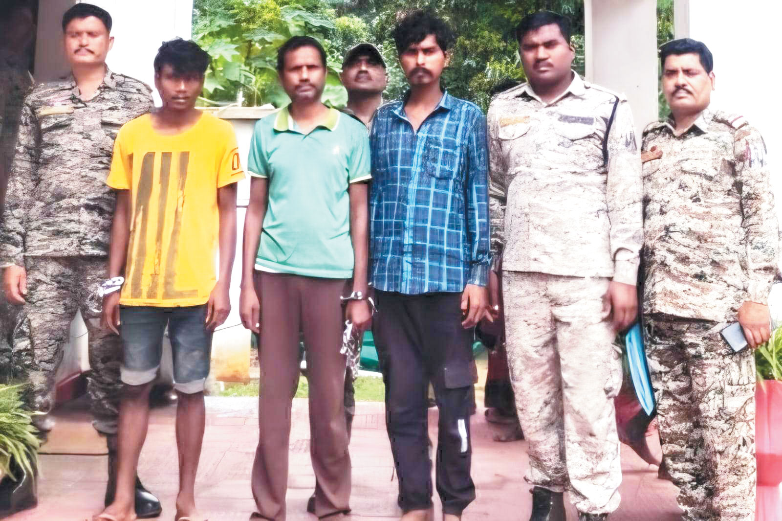 सेंटरिंग जैक और छड़ चोरी के आरोप में 3 गिरफ्तार सेंटरिंग जैक और छड़ चोरी के आरोप में 3 गिरफ्तार