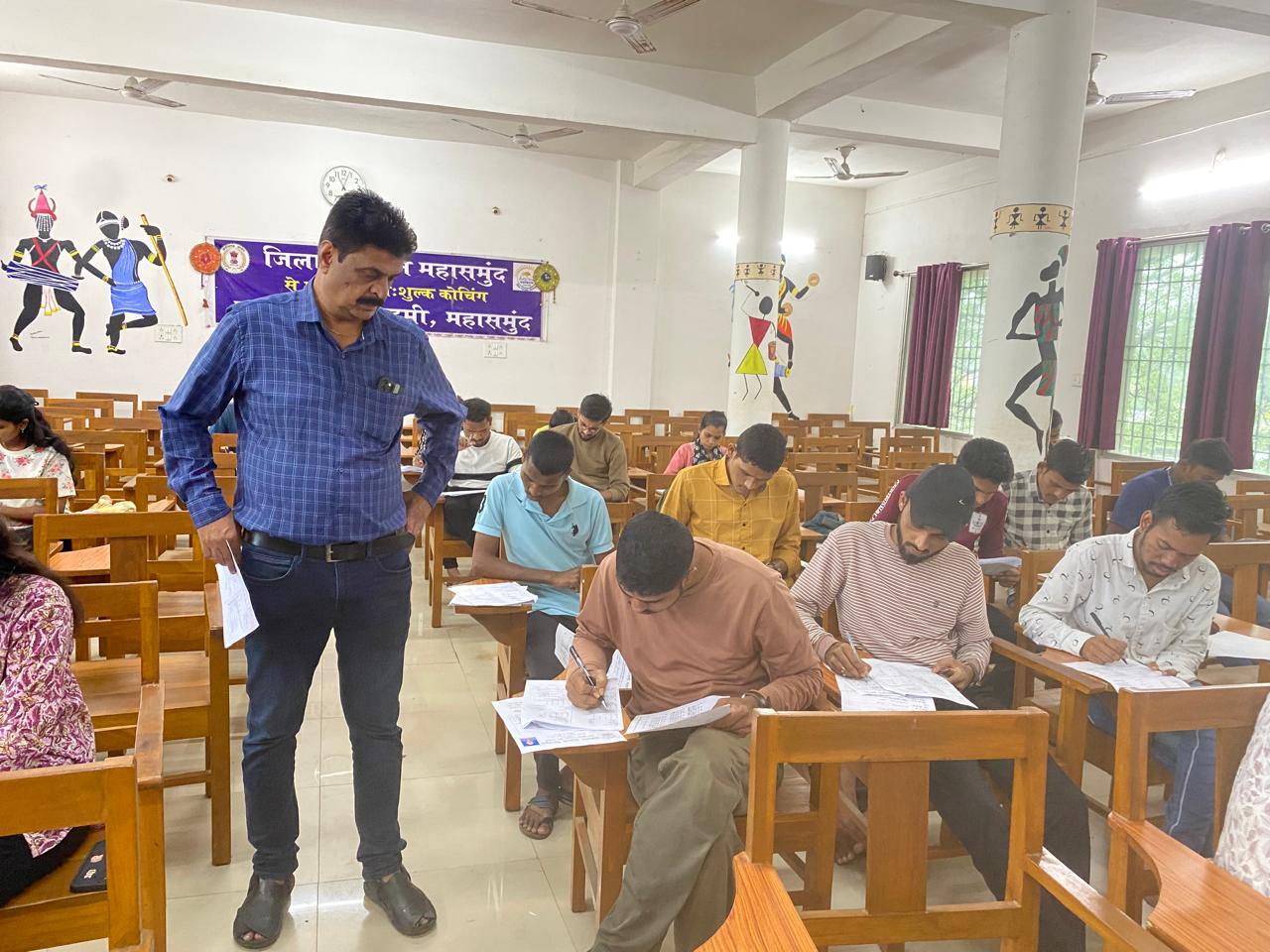 डीईओ ने नवकिरण अकादमी का किया निरीक्षण डीईओ ने नवकिरण अकादमी का किया निरीक्षण