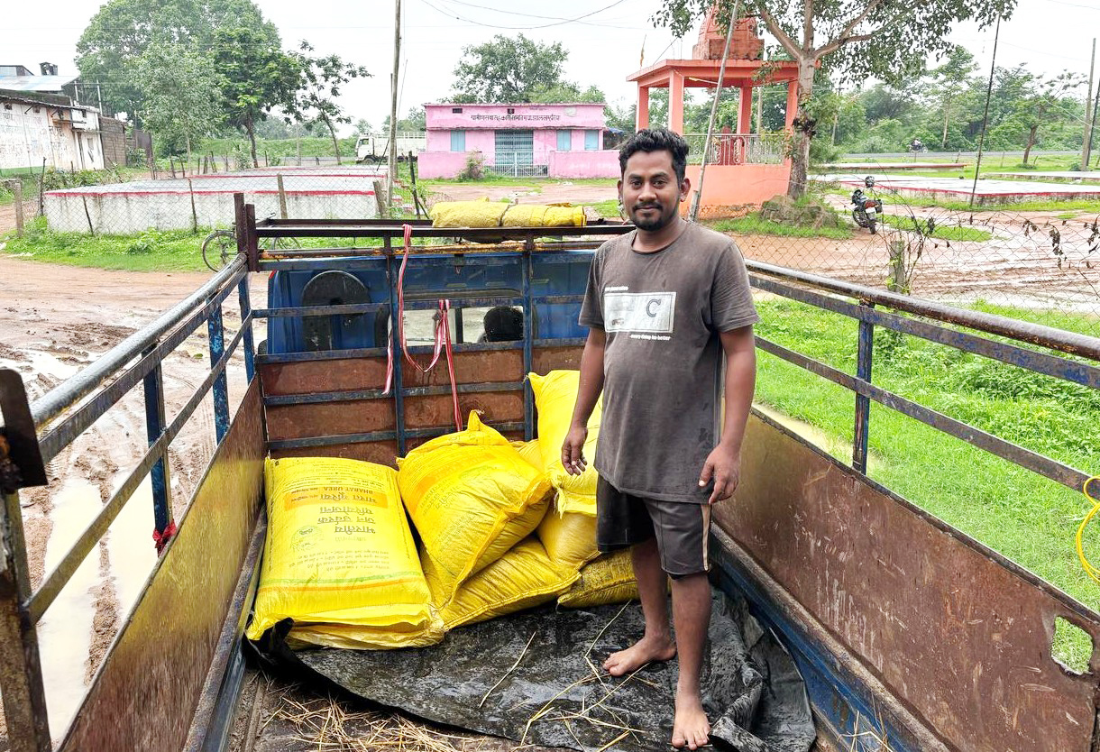 झालखम्हारिया में किसानों को मिल रहा जरूरत के अनुसार खाद झालखम्हारिया में किसानों को मिल रहा जरूरत के अनुसार खाद