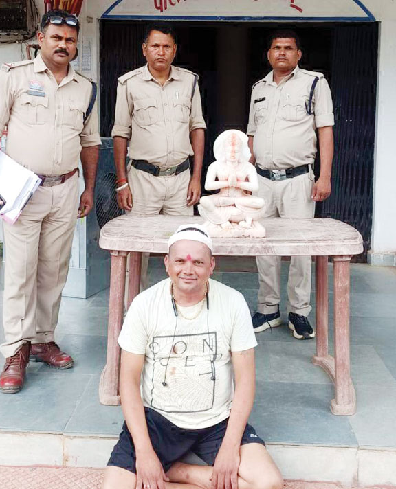 मंदिर से माता पार्वती की मूर्ति चोरी करने वाला आरोपी गिरफ्तार