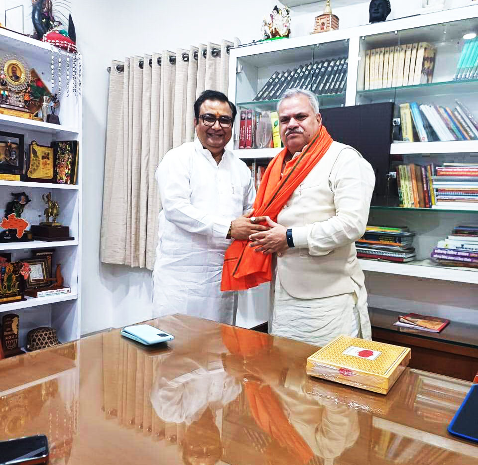 वन परिषद के पुनीत कुमार ने जामवाल से की चर्चा