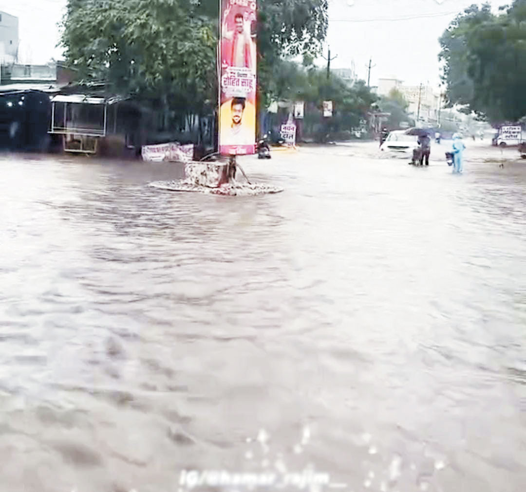 बारिश का कहर: नदी-नाले उफान पर  कई गांवों का संपर्क टूटा