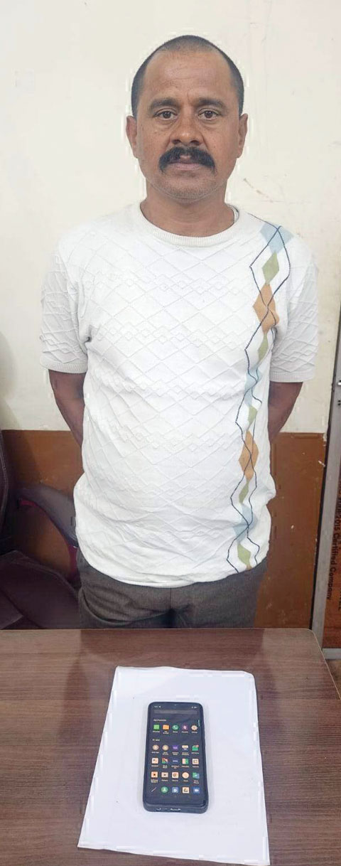 नहा रहे ड्राइवरों के कपड़े मोबाइल चोरी कर भागने वाला पकड़ाया नहा रहे ड्राइवरों के कपड़े मोबाइल चोरी कर भागने वाला पकड़ाया