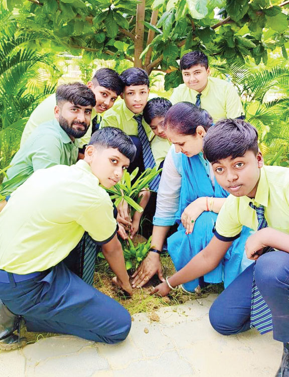 माउंट लिट्रा जी स्कूल में पौधरोपण माउंट लिट्रा जी स्कूल में पौधरोपण