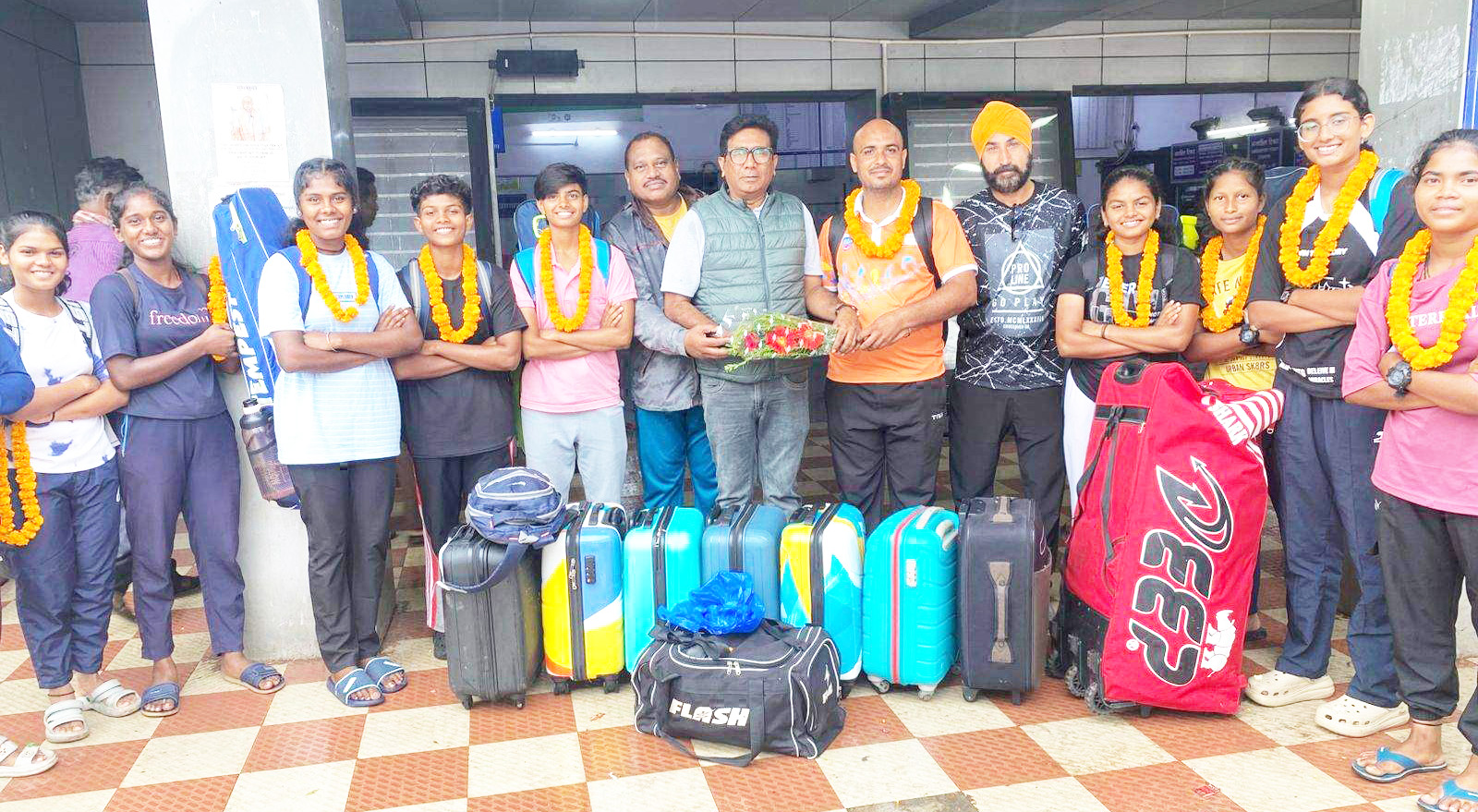 विजेता हॉकी खिलाडिय़ों का स्वागत विजेता हॉकी खिलाडिय़ों का स्वागत