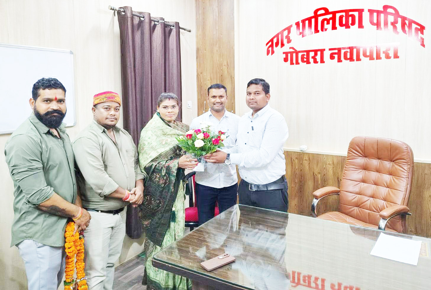 नया सीएमओ लवकेश पैकरा ने संभाला पदभार नया सीएमओ लवकेश पैकरा ने संभाला पदभार