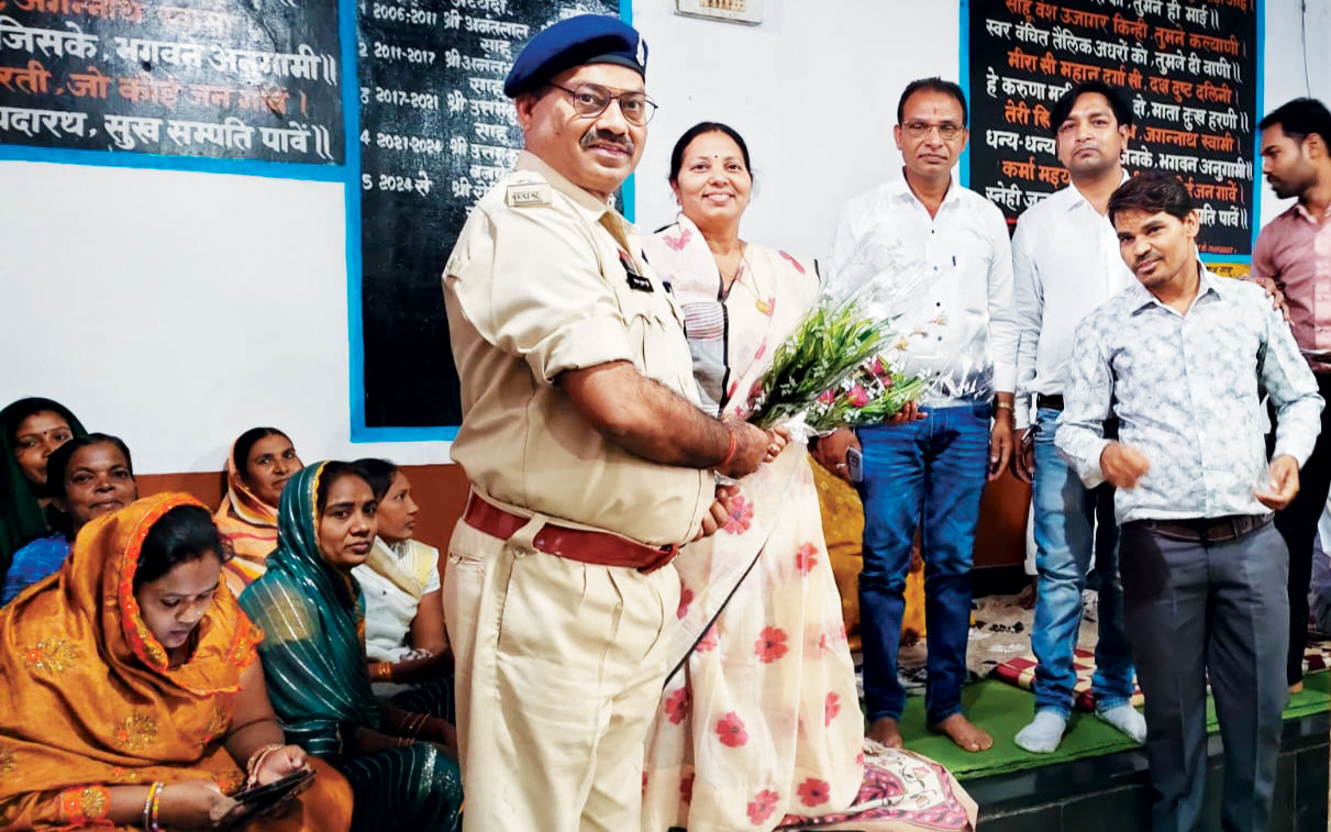 नशाखोरी रोकने महिलाओं को आगे आना होगा- सिन्धु बैस नशाखोरी रोकने महिलाओं को आगे आना होगा- सिन्धु बैस