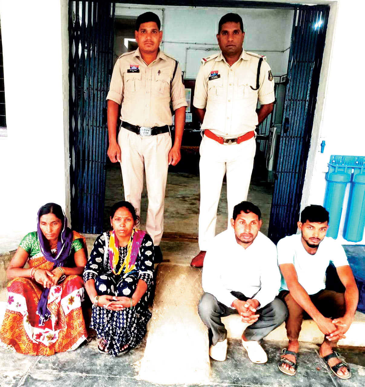 घरेलू विवाद पर मारपीट घरेलू विवाद पर मारपीट