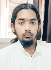 लोहे का कटार लहरा डराते आरोपी गिरफ्तार, 5 तलवार भी जब्त लोहे का कटार लहरा डराते आरोपी गिरफ्तार, 5 तलवार भी जब्त
