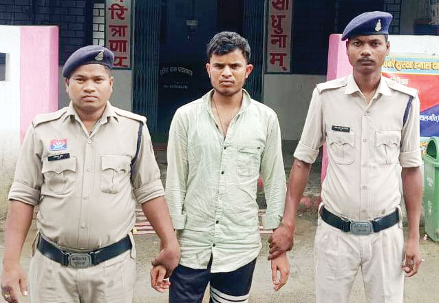मंदिर की दान पेटी से 20 हजार चोरी, गिरफ्तार मंदिर की दान पेटी से 20 हजार चोरी, गिरफ्तार