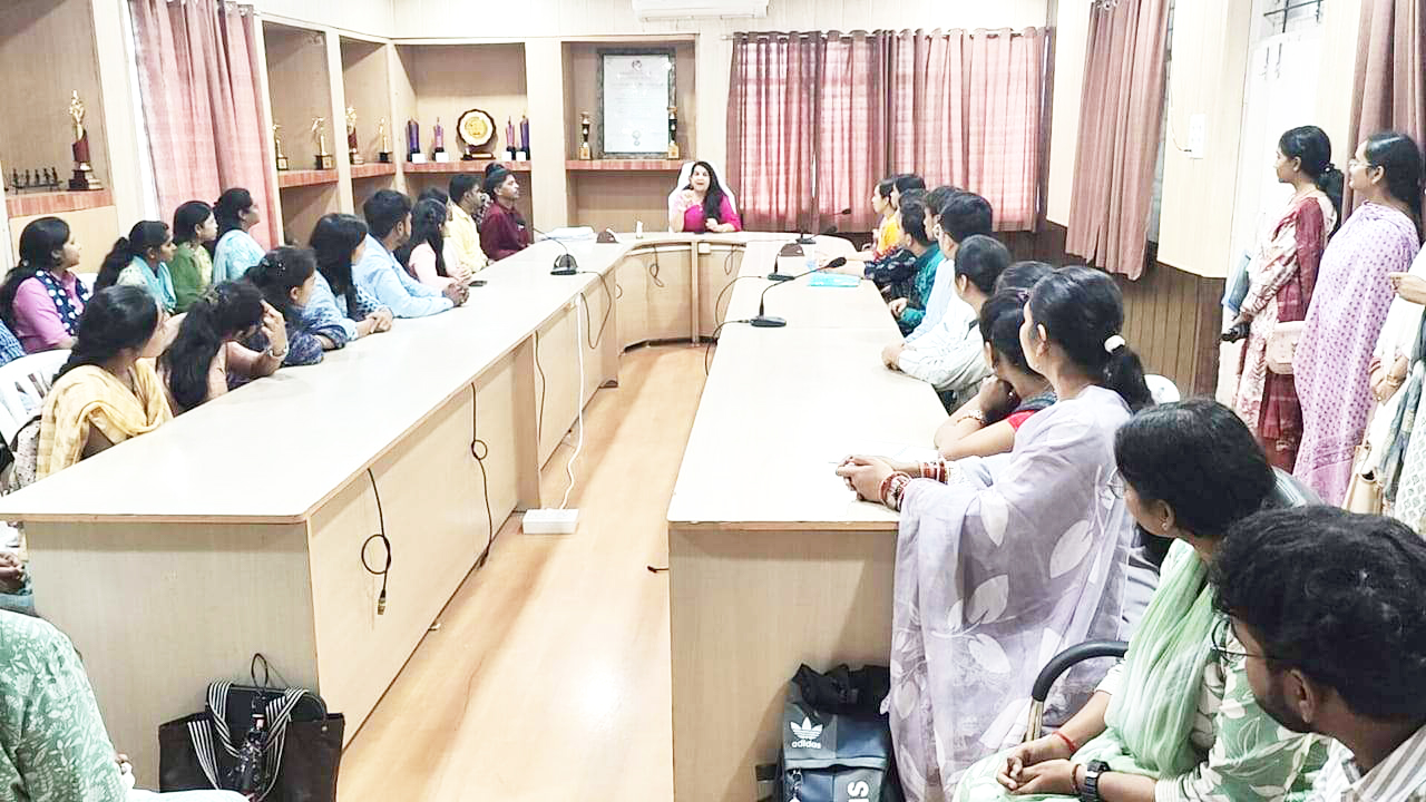 पीएच.डी. के लिए चयनित अभ्यर्थियों का साक्षात्कार पीएच.डी. के लिए चयनित अभ्यर्थियों का साक्षात्कार