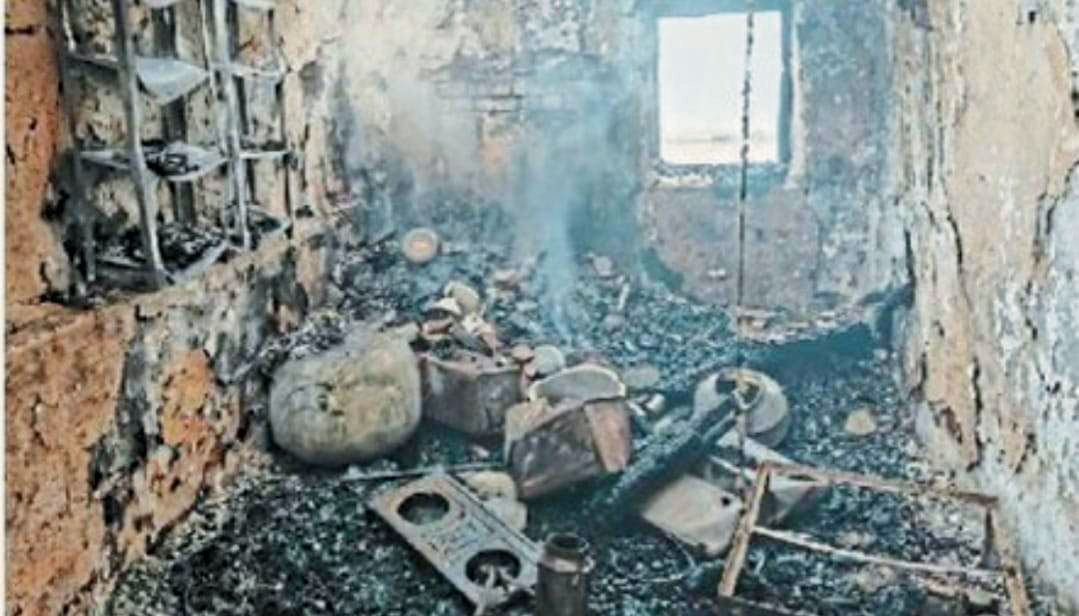 घर में लगी आग नगद सहित दस्तावेज जले घर में लगी आग नगद सहित दस्तावेज जले
