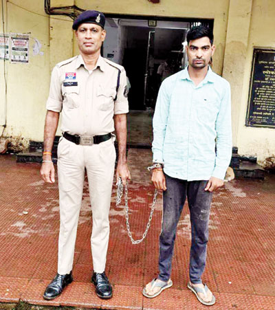 नशीले टैबलेट, सिरप की तस्करी मामले में 2 माह से फरार नर्बद कटरे गिरफ्तार नशीले टैबलेट, सिरप की तस्करी मामले में 2 माह से फरार नर्बद कटरे गिरफ्तार