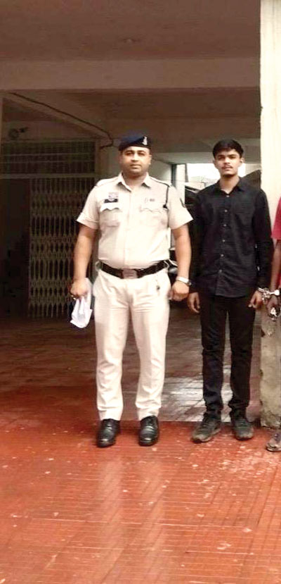 विदेशी मुद्रा चोरी करने वाला फरार नुरूल हुसैन गिरफ्तार विदेशी मुद्रा चोरी करने वाला फरार नुरूल हुसैन गिरफ्तार