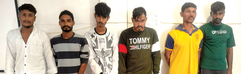 केवल जेवर चुराने वाला देवार गिरोर पकड़ाया, डेढ़ दर्जन से अधिक चोरियों का खुलासा केवल जेवर चुराने वाला देवार गिरोर पकड़ाया, डेढ़ दर्जन से अधिक चोरियों का खुलासा