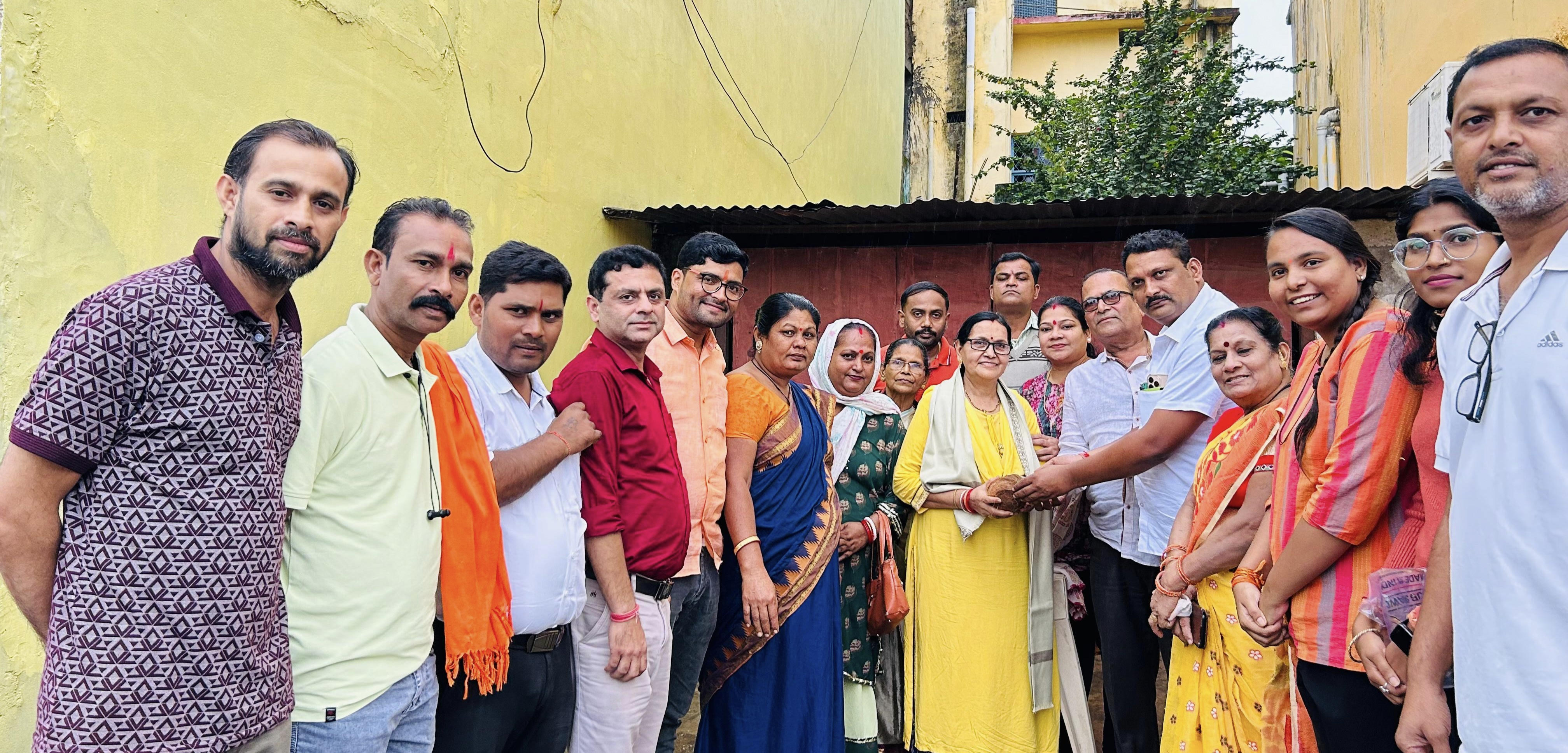 गुरुपूर्णिमा पर भाजपा ने सेवानिवृत्त शिक्षकों और संतों का किया सम्मान