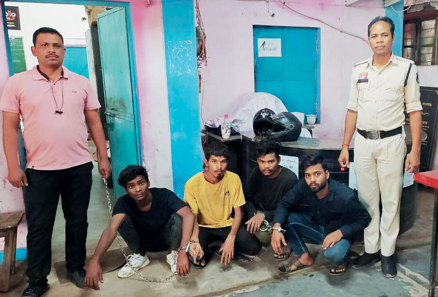 मारपीट, 2 नाबालिग समेत 6 आरोपी गिरफ्तार मारपीट, 2 नाबालिग समेत 6 आरोपी गिरफ्तार
