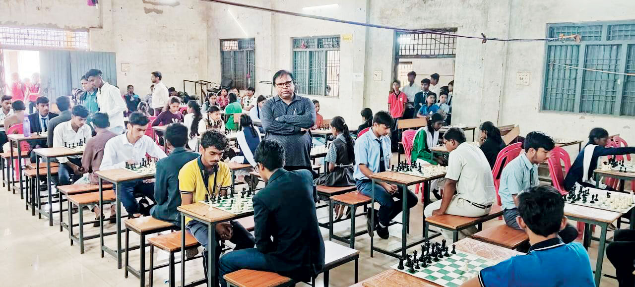जिला स्तर शालेय शतरंज स्पर्धा, आयुष-अनुपमा ने मारी बाजी जिला स्तर शालेय शतरंज स्पर्धा, आयुष-अनुपमा ने मारी बाजी