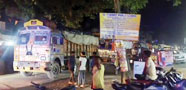चावल लोड ट्रक फंसने से ग्रामीण मार्ग के साथ एनएच पर लंबा जाम चावल लोड ट्रक फंसने से ग्रामीण मार्ग के साथ एनएच पर लंबा जाम