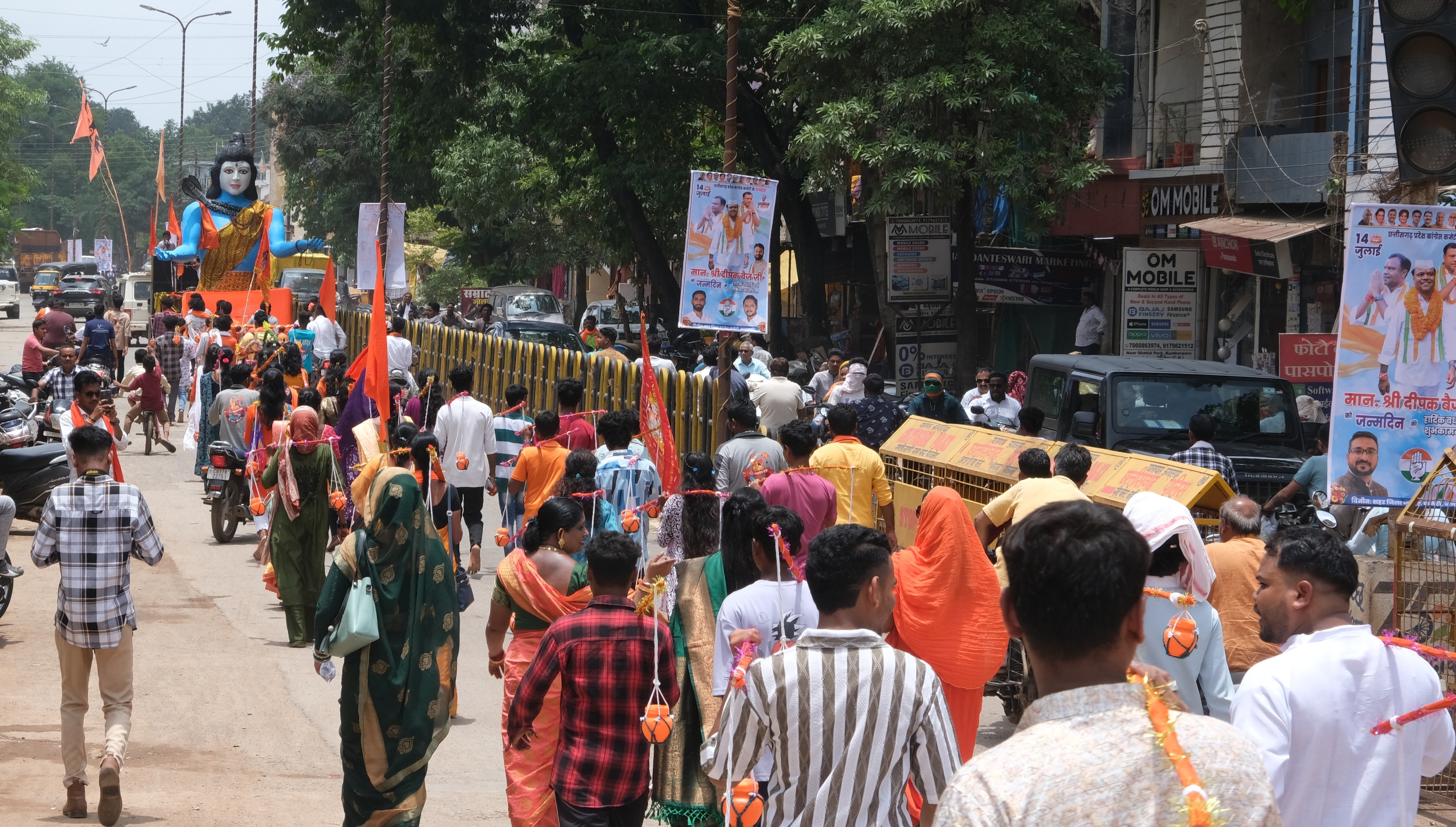 इंद्रावती का जल लेकर ओडिशा सीमा से लगे शिव मंदिर के लिए निकले कांवरिए इंद्रावती का जल लेकर ओडिशा सीमा से लगे शिव मंदिर के लिए निकले कांवरिए