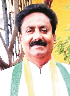 घटिया सडक़ या भवन के निर्माण के लिए प्रथम दृष्टि अपराधी कौन- फडऩवीस घटिया सडक़ या भवन के निर्माण के लिए प्रथम दृष्टि अपराधी कौन- फडऩवीस
