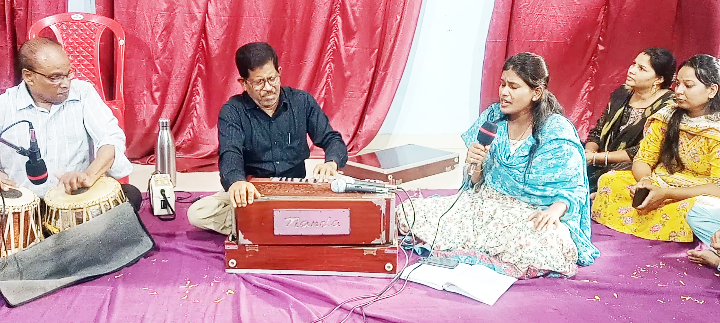 काव्यांश में शास्त्रीय राग-रागिनियों ने समा बांधा काव्यांश में शास्त्रीय राग-रागिनियों ने समा बांधा