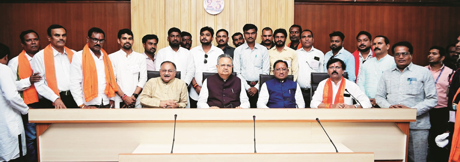 नवगठित ग्रामीण मंडल ने सीएम व विस अध्यक्ष से की मुलाकात नवगठित ग्रामीण मंडल ने सीएम व विस अध्यक्ष से की मुलाकात