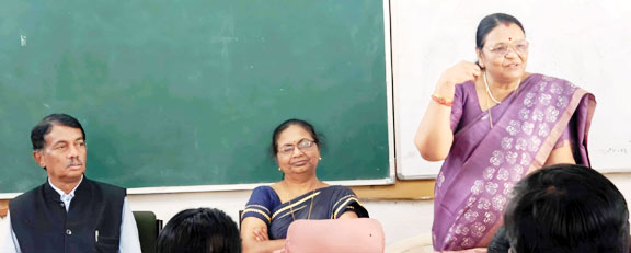 गुण्डाधुर कॉलेज में नव पदस्थ प्राचार्य ने संभाला पदभार, पूर्व प्राचार्य को विदाई