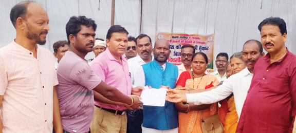 बिजली बिल बढ़ोतरी के खिलाफ कांग्रेस का हल्ला बोल बिजली बिल बढ़ोतरी के खिलाफ कांग्रेस का हल्ला बोल