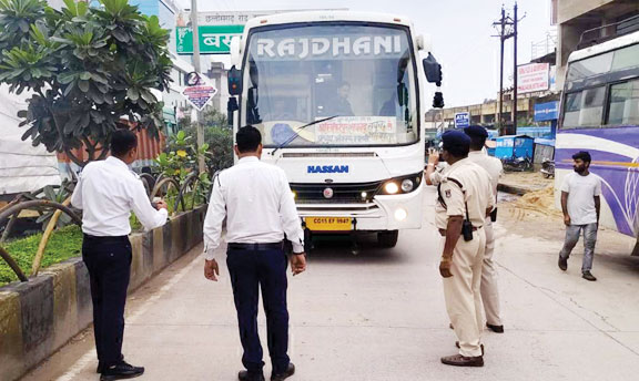 प्रेशर हॉर्न, 25 बसों पर चालान प्रेशर हॉर्न, 25 बसों पर चालान