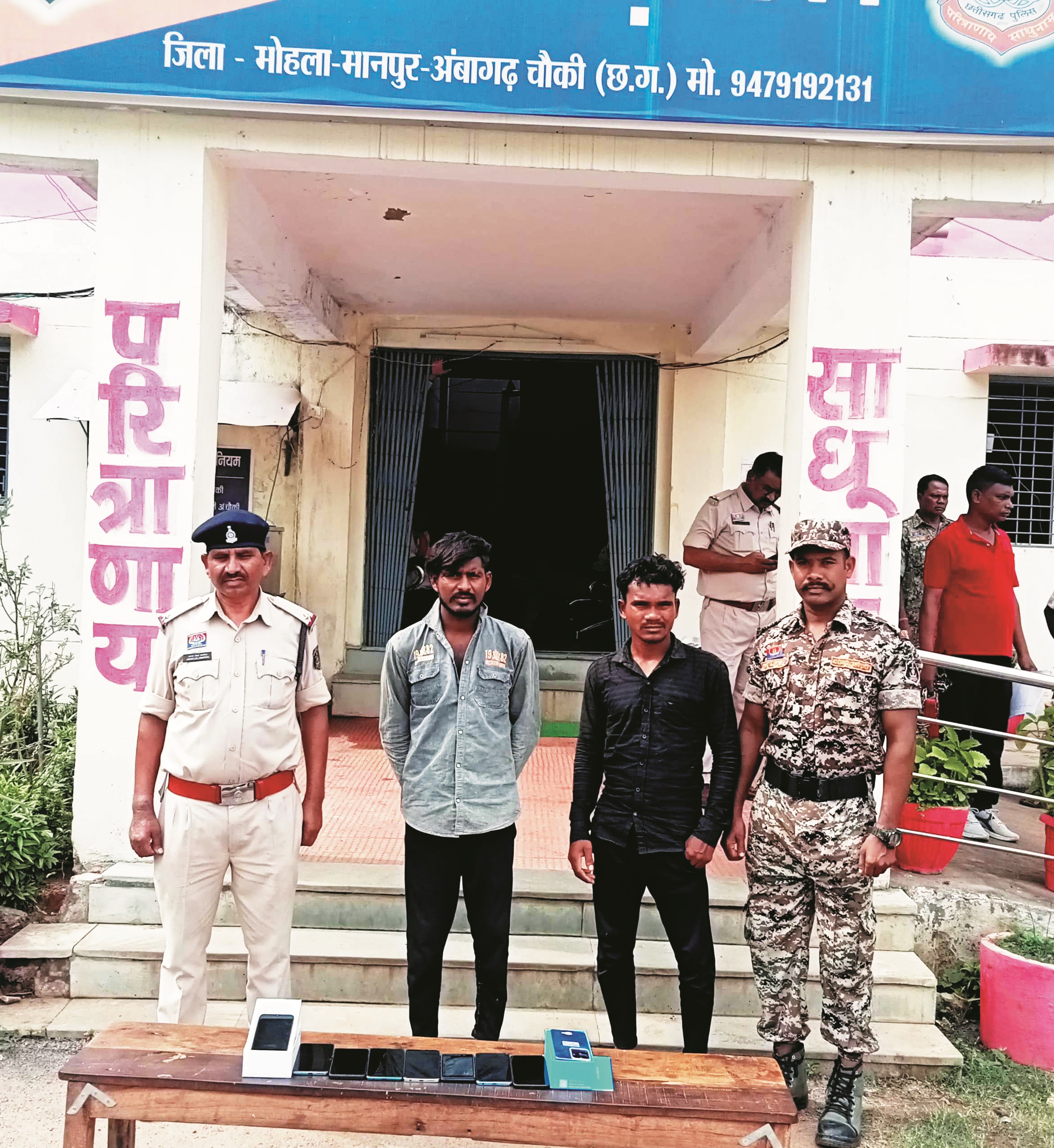 रोशनदान तोडक़र 80 हजार का मोबाइल पार रोशनदान तोडक़र 80 हजार का मोबाइल पार