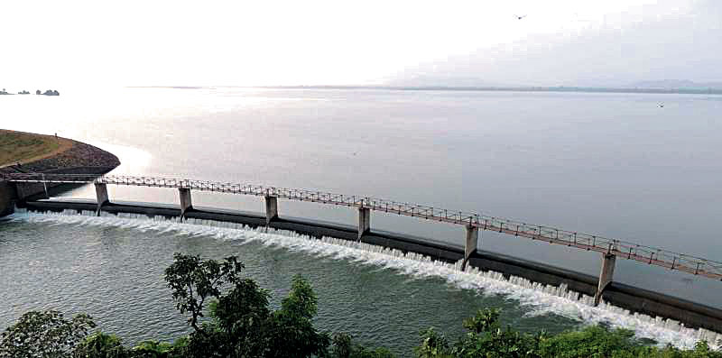 तडक़े हुई बारिश से राजधानी के कई इलाकों में जल भराव