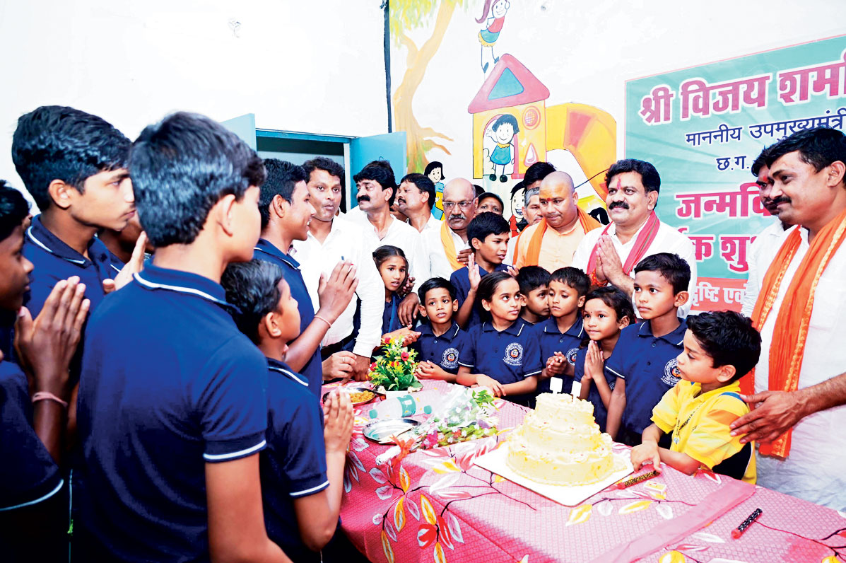 दृष्टि-श्रवण बाधित बच्चों संग डिप्टी सीएम शर्मा ने मनाया जन्मदिन