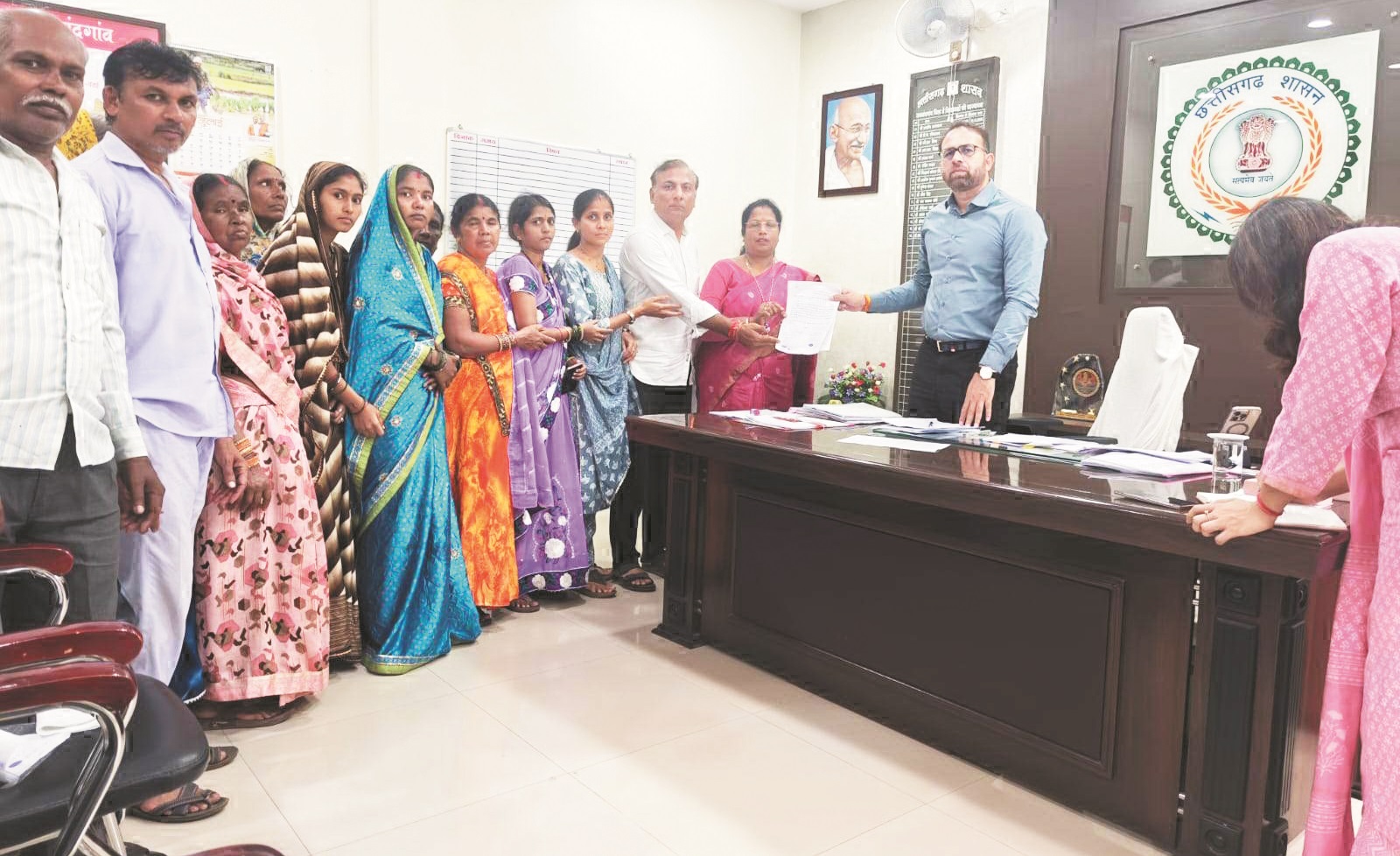 चिखली में मोबाइल टॉवर का विरोध चिखली में मोबाइल टॉवर का विरोध