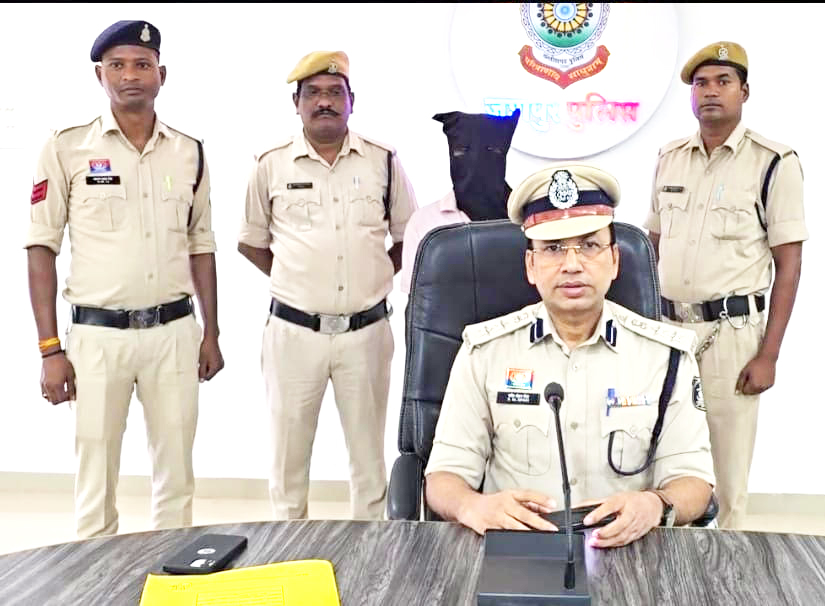 ग्राहक सेवा केंद्र लूट व गोलीकांड का मास्टमाइंड झारखंड से गिरफ्तार ग्राहक सेवा केंद्र लूट व गोलीकांड का मास्टमाइंड झारखंड से गिरफ्तार