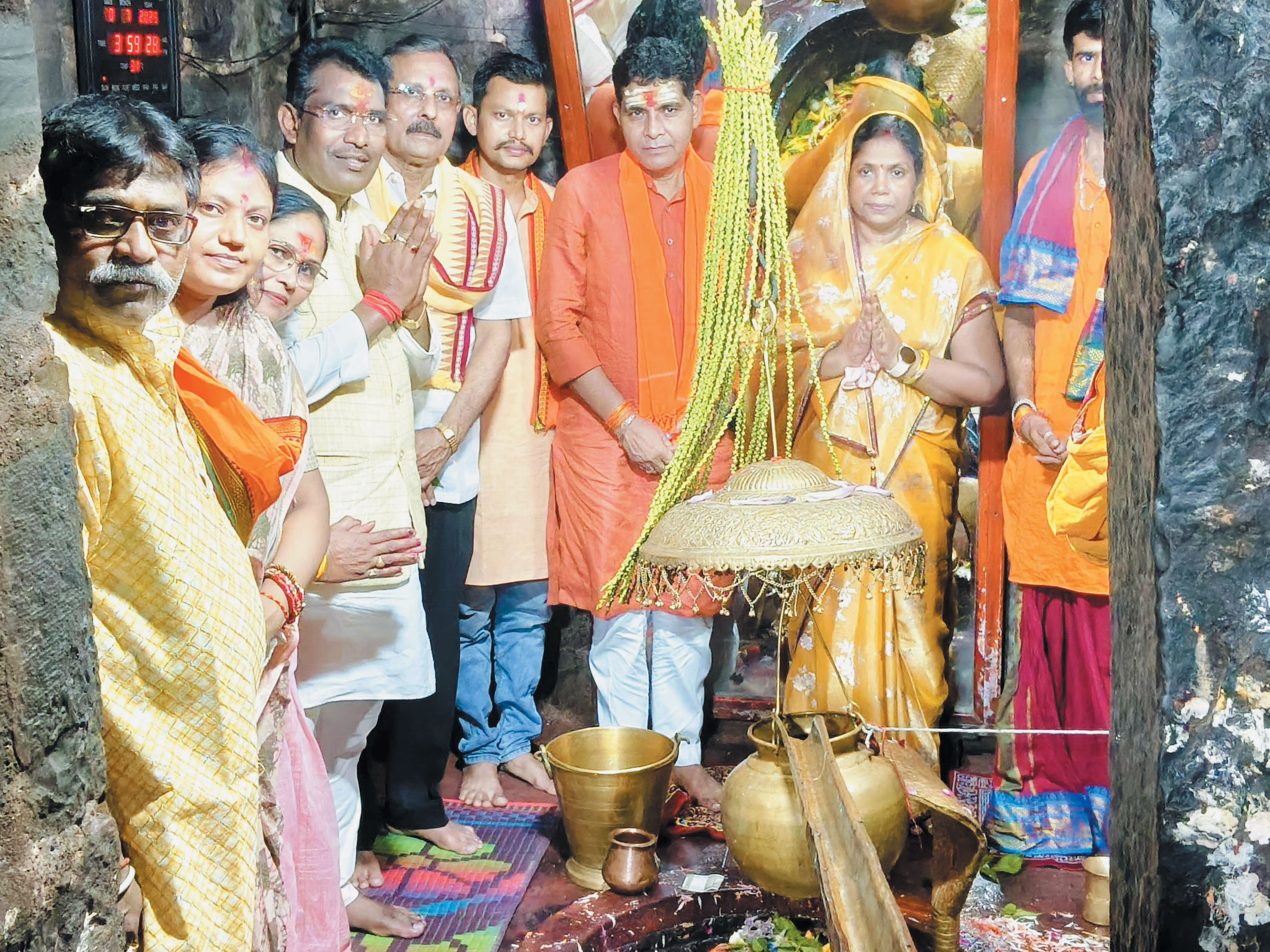  राजस्व मंत्री ने किए राजीव लोचन और कुलेश्वर महादेव के दर्शन