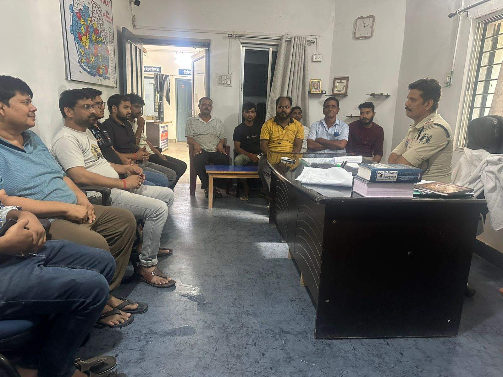 कारोबारियों व नागरिकों के साथ बैठक कर सीसीटीवी लगाने की अपील कारोबारियों व नागरिकों के साथ बैठक कर सीसीटीवी लगाने की अपील