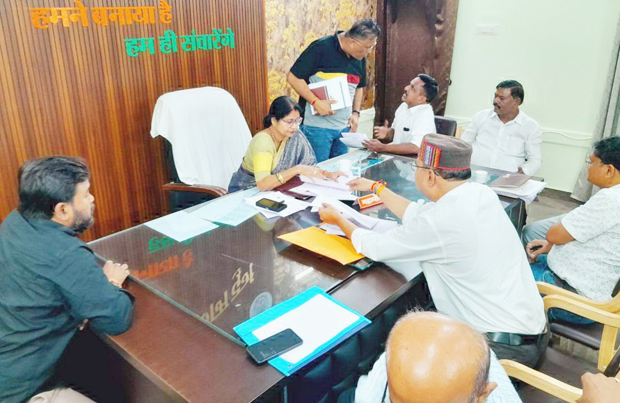 ठेकेदारी कार्य में लापरवाही नहीं चलेगी-महापौर ठेकेदारी कार्य में लापरवाही नहीं चलेगी-महापौर